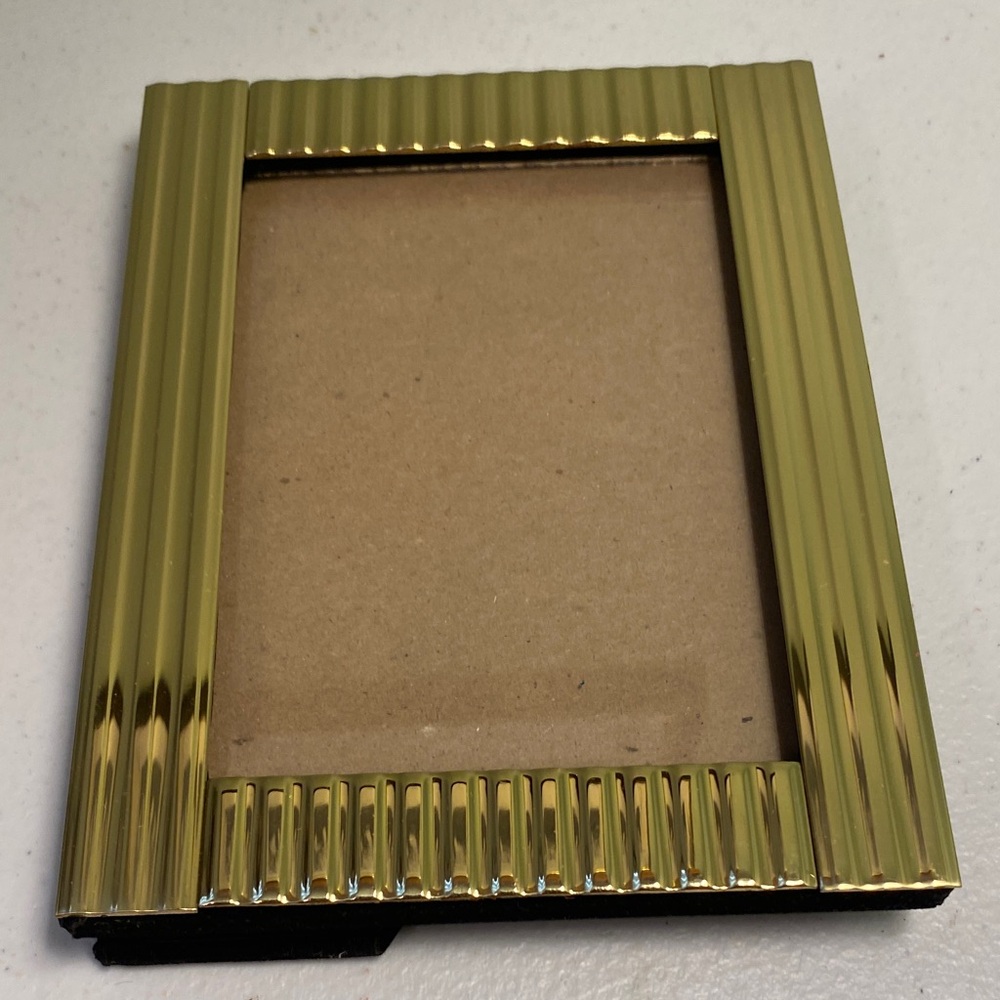 Elegant Gold Tone Ribbed Texture Picture Frame - Picture 3 of 11